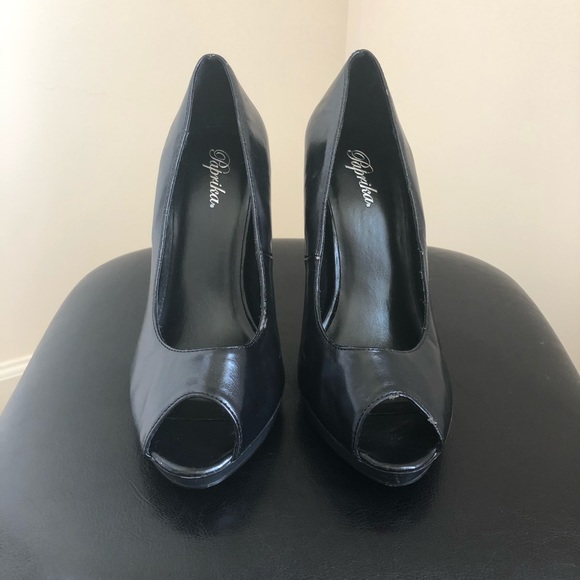 Black Leather Stilettos, Size 8.5 - Picture 3 of 6